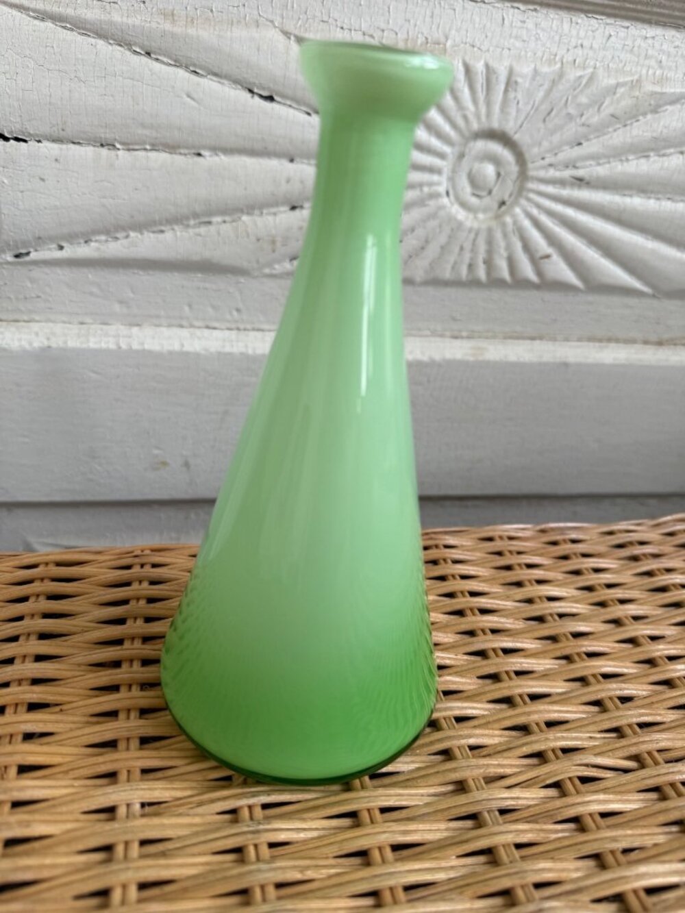 Vintage MCM Art Glass Encased White and Jadite Green Gradiant Bud Vase 7" - Picture 3 of 6